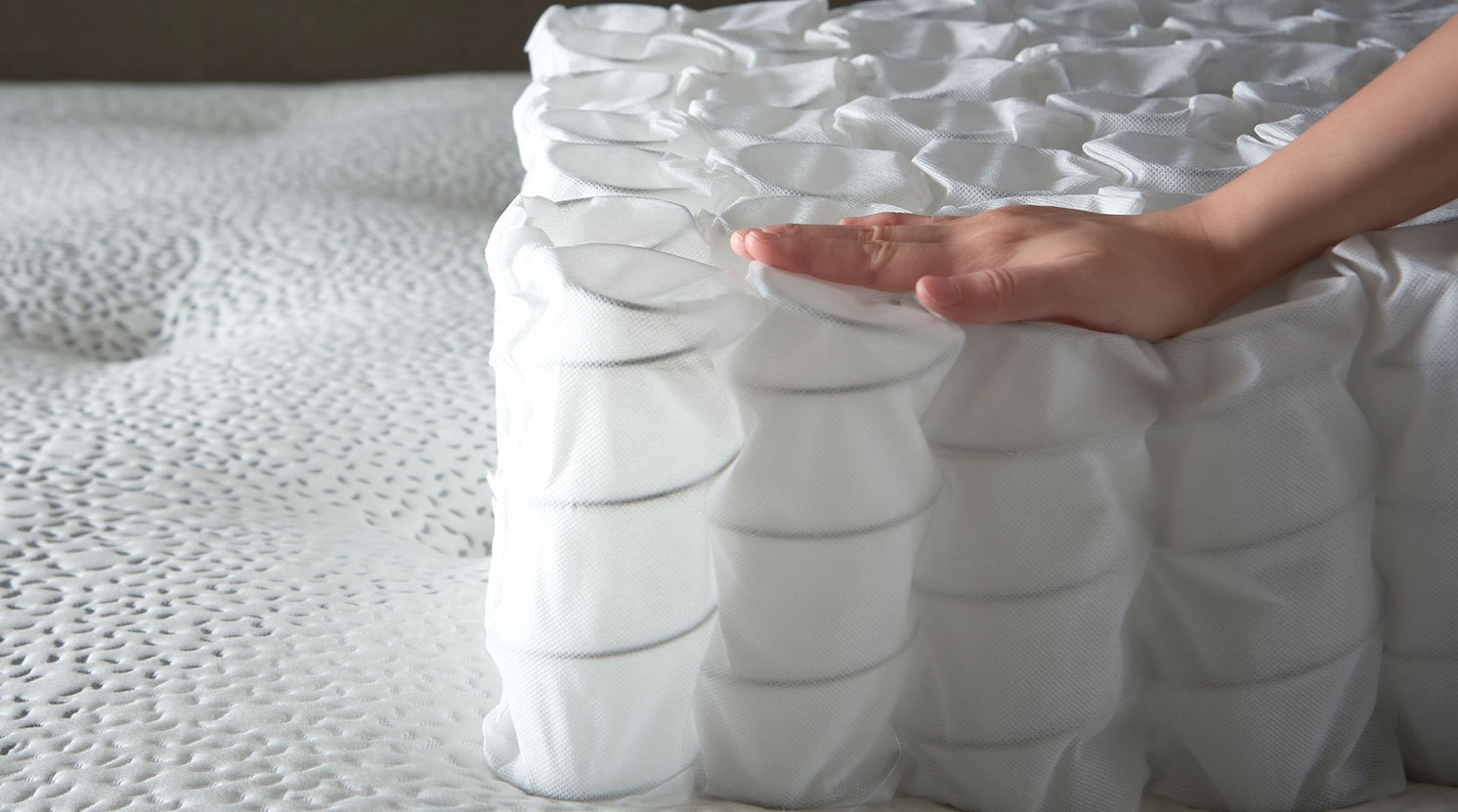 spring-mattresses-1492x831